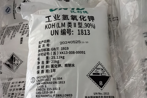 氢氧化钾在电镀中起什么作用？